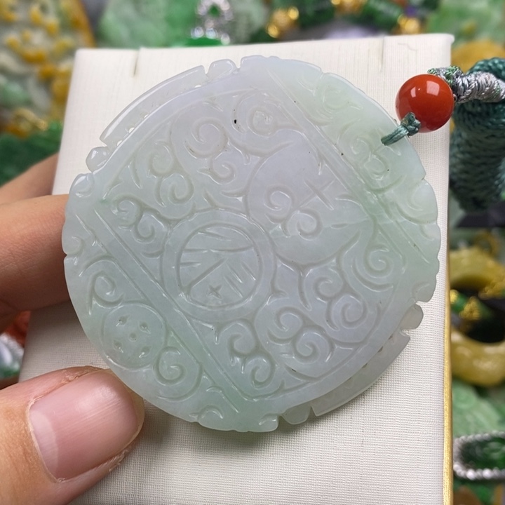 翡翠未镶嵌吊坠(赠链)