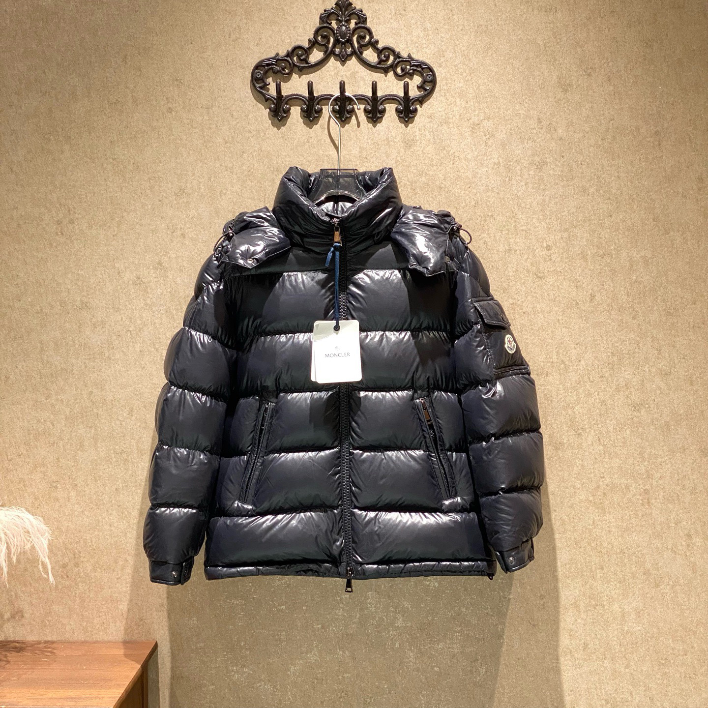 99新 MONCLER 亮面刺绣徽标logo羽绒服/0码/99新原吊/39016