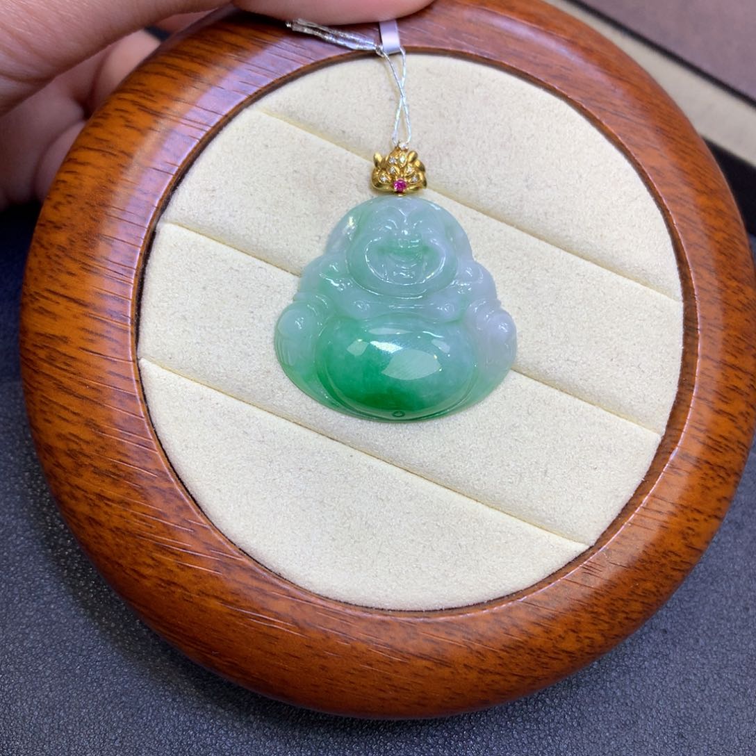 翡翠18K金镶嵌颈饰翡翠