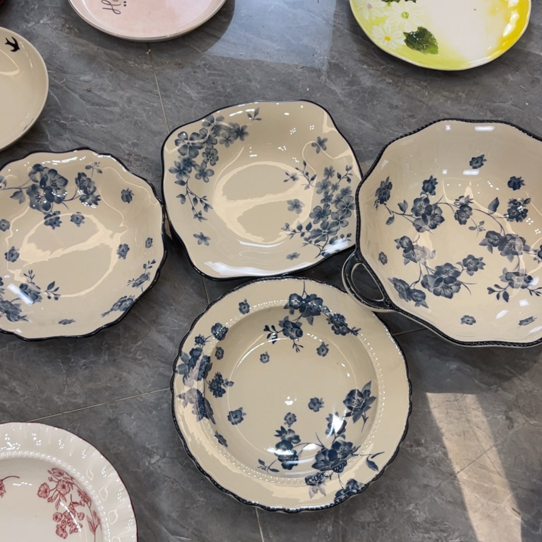 陶瓷微瑕餐具介意勿拍，满18飞！