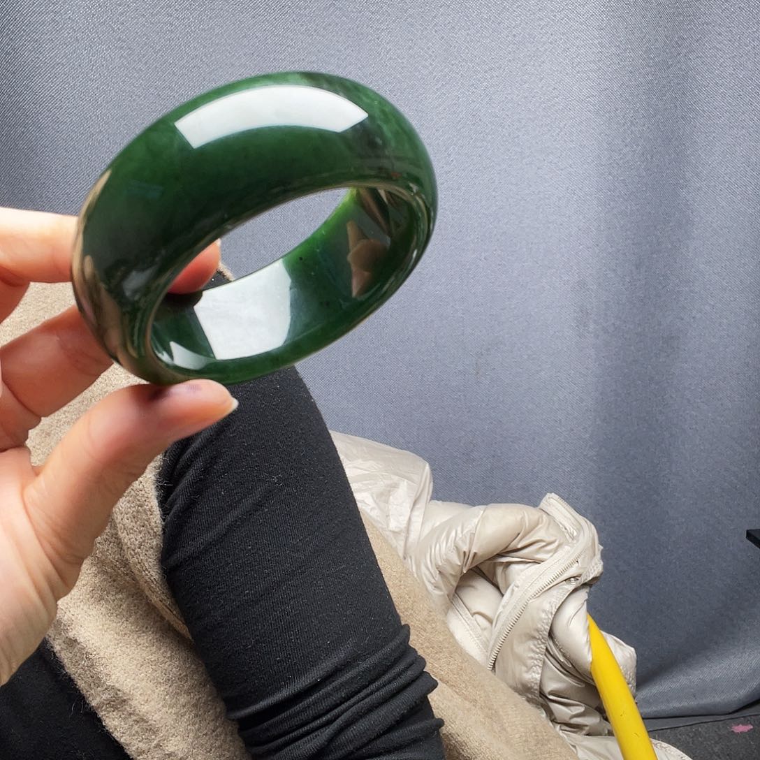 春***华和田玉未镶嵌手镯