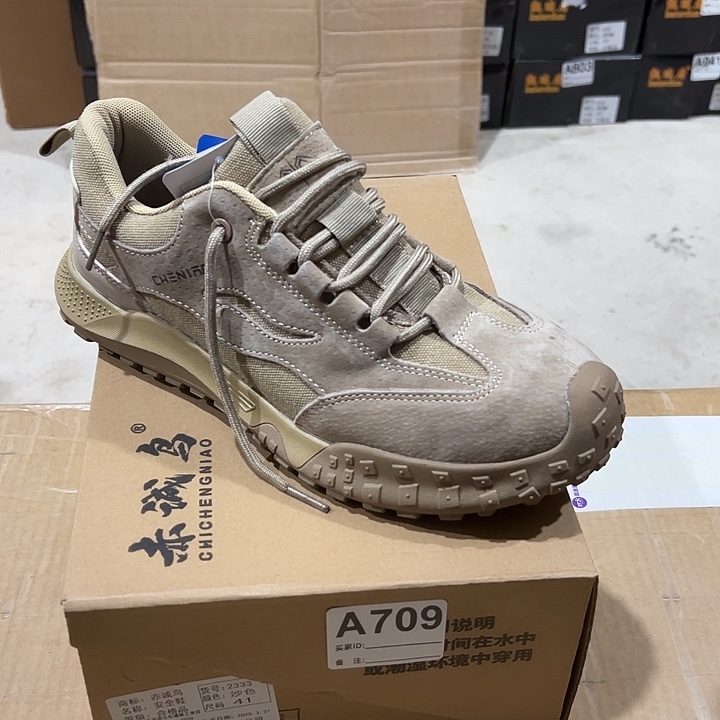 编709号。41码防砸防刺劳保鞋。