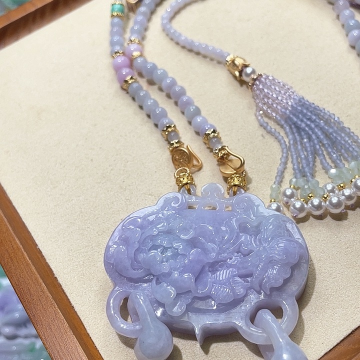 翡翠颈饰未镶嵌翡翠吊坠