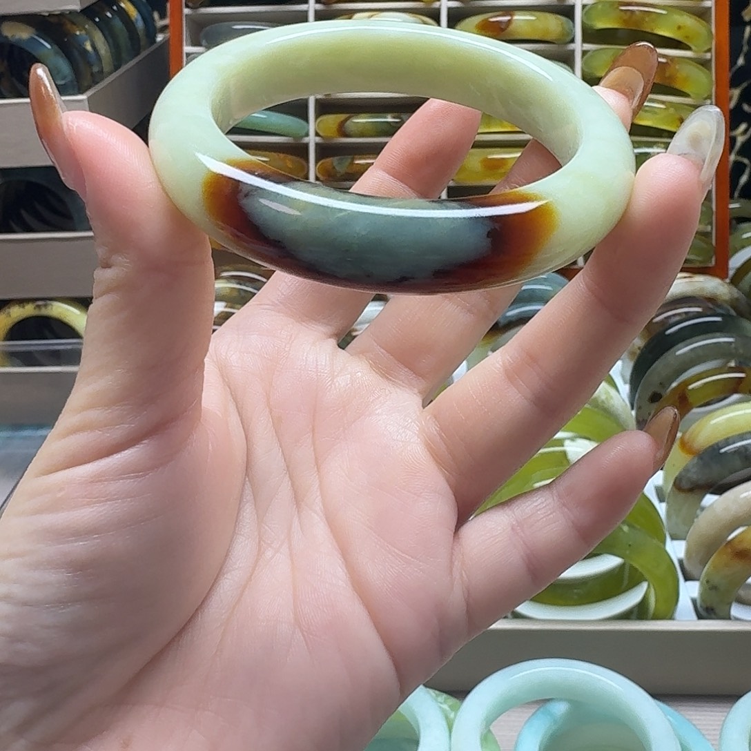 柚***米岫玉未镶嵌手镯默认微瑕不退换