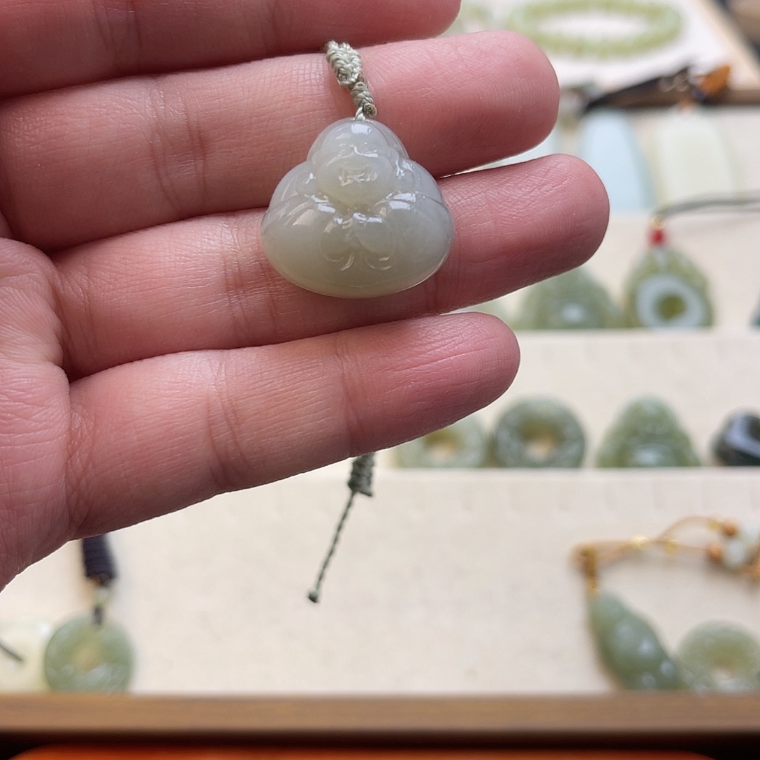 排***纪和田玉未镶嵌颈饰