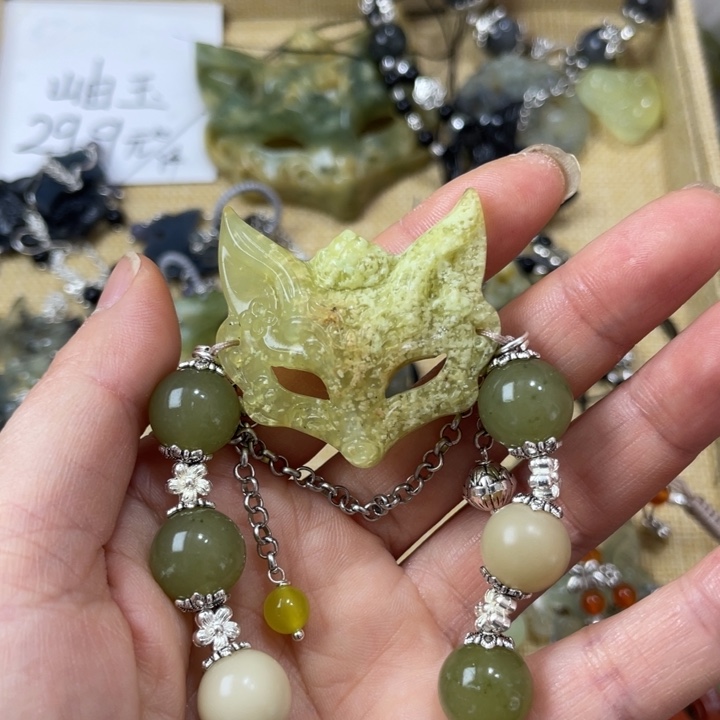 蛇纹石玉合金颈饰