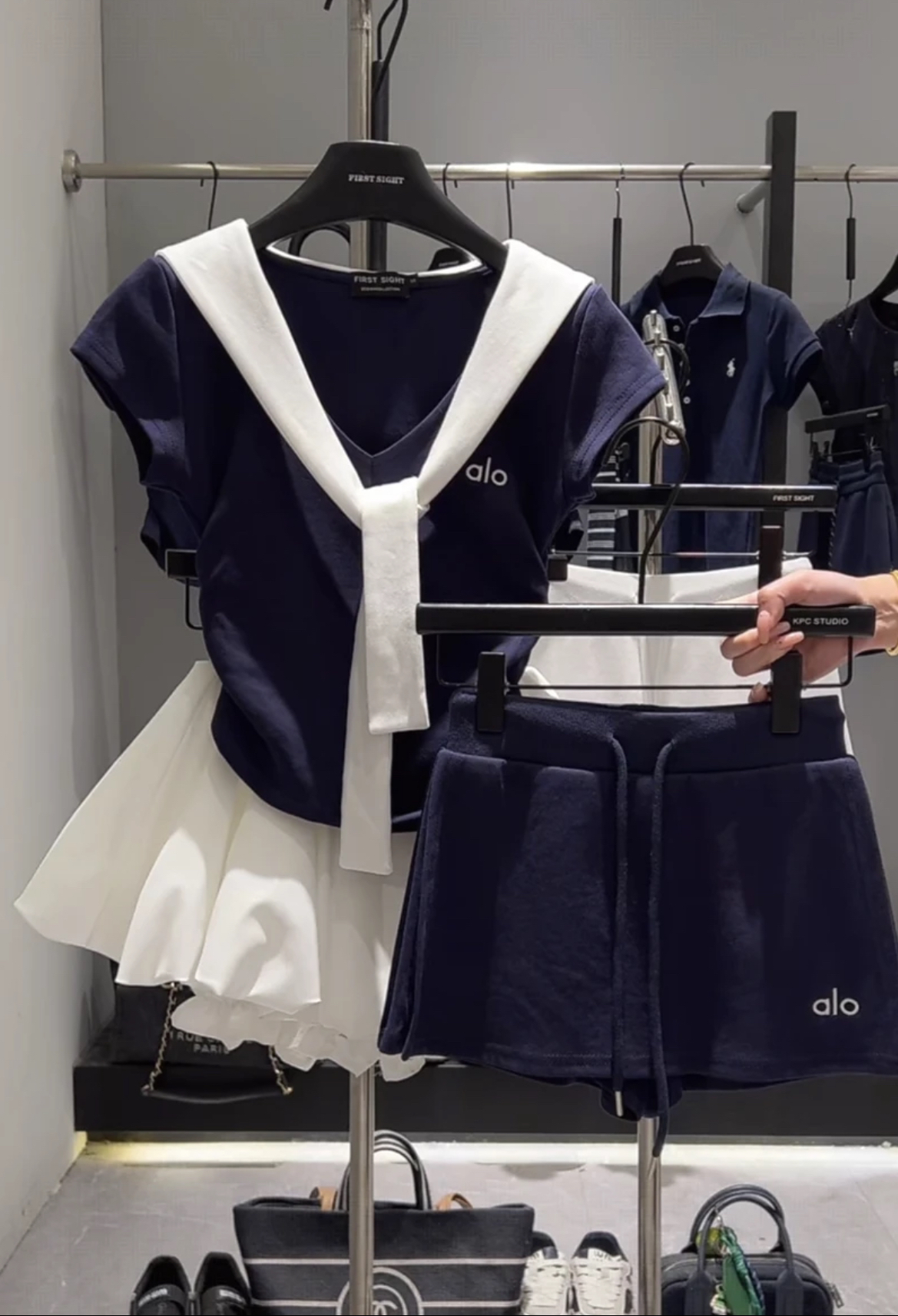 【撞色V领海军风假两件拼接披肩T恤】2025夏季收腰显瘦上衣女