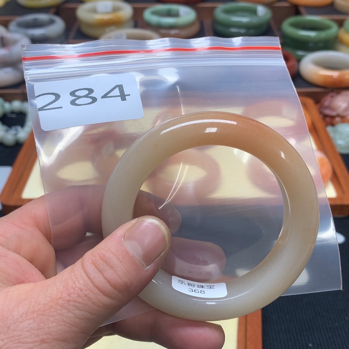 石英质玉手镯未镶嵌是***?284