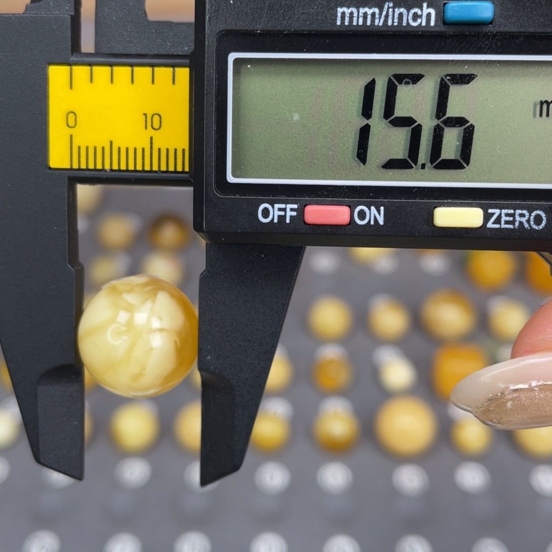 琥珀未镶嵌裸石74