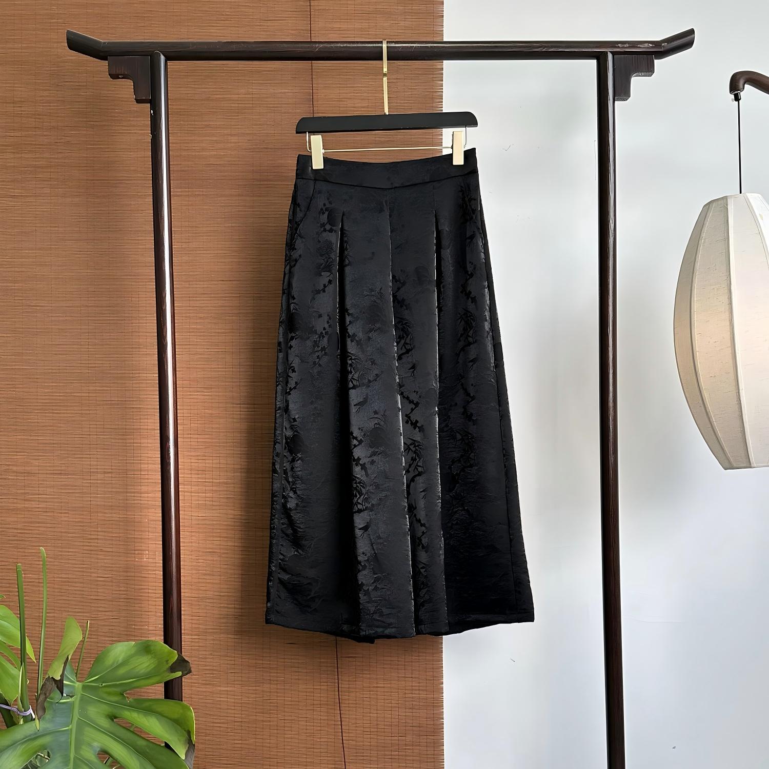 暗夜藏花—100桑蚕丝提花阔腿裤夜幕般裤身隐繁花，迈步皆成风雅景