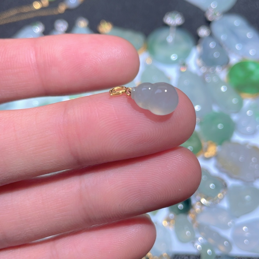 翡翠颈饰18K金镶嵌翡翠