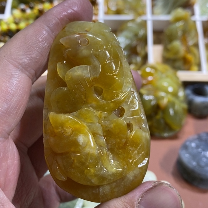 蛇纹石玉颈饰未镶嵌