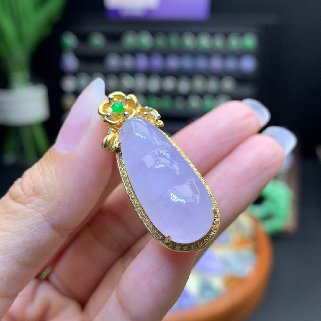 翡翠18K金镶嵌颈饰