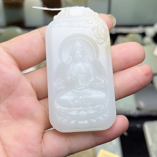 和田玉未镶嵌颈饰盛