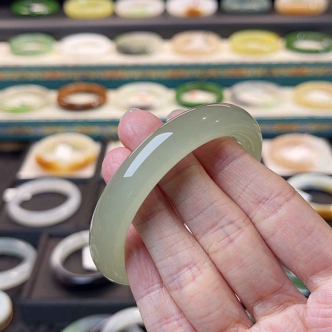 和田玉手镯未镶嵌高冰晴