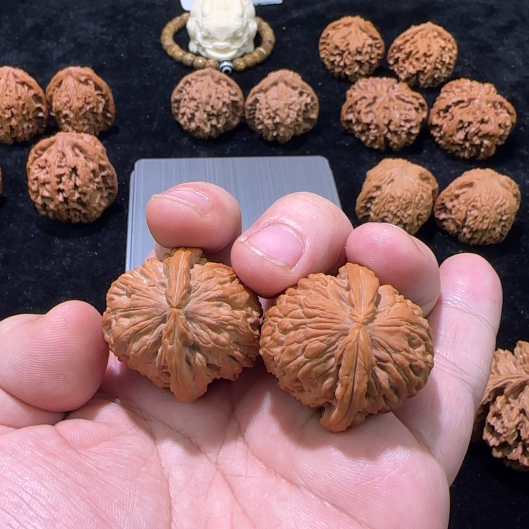 i***R把件文玩核桃33白狮子