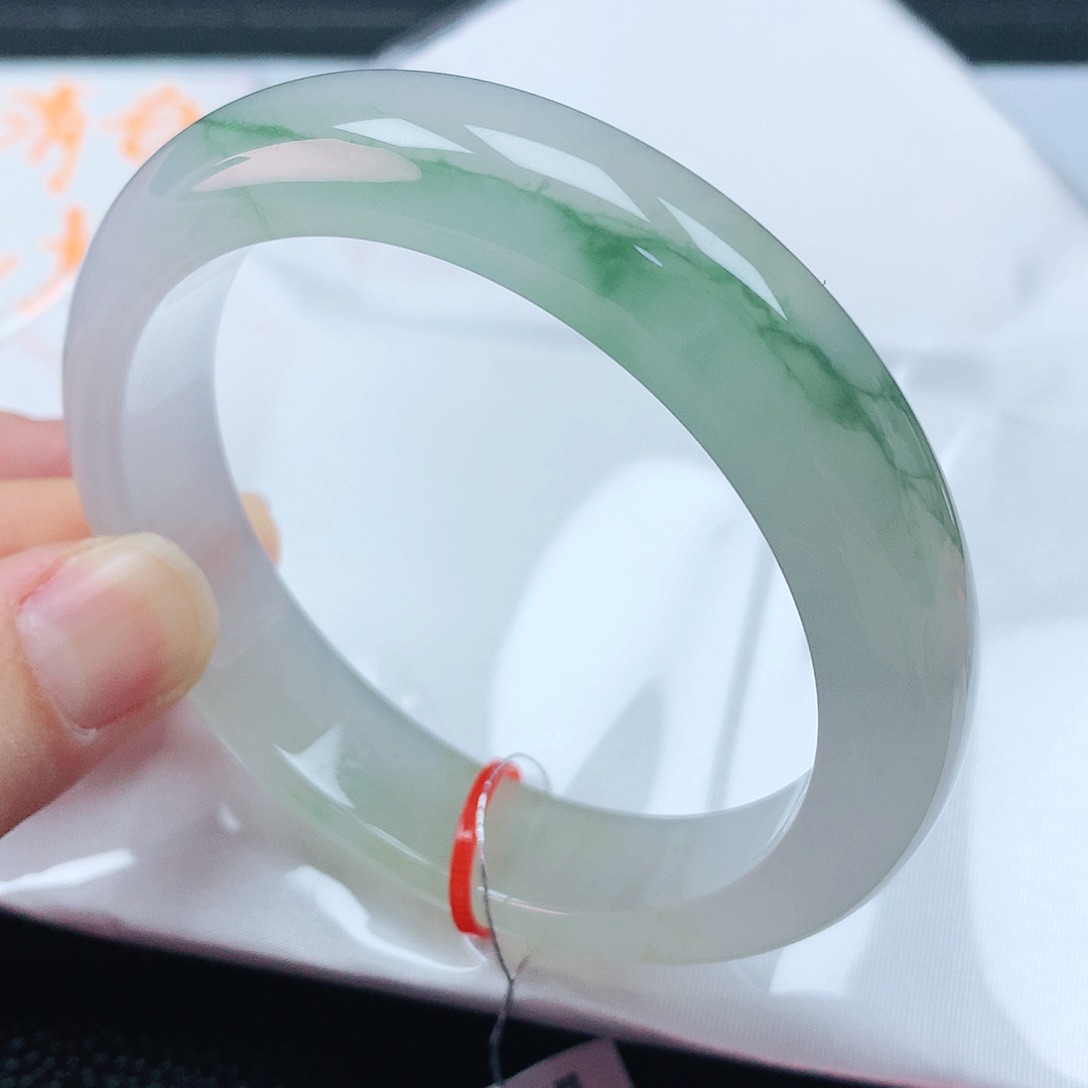 翡翠手镯未镶嵌58圈