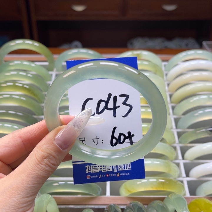 岫玉手镯未镶嵌d*c手镯