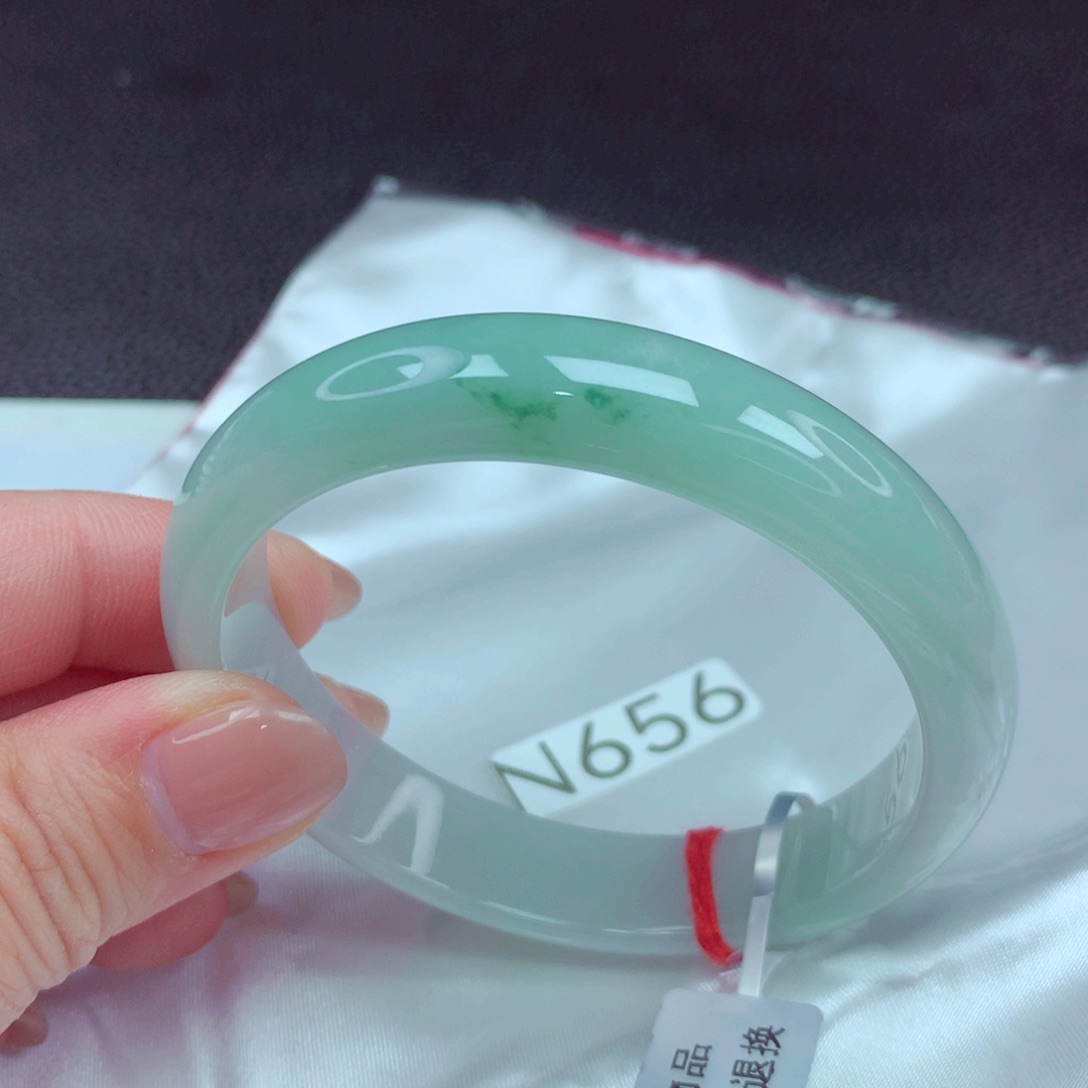 翡翠手镯未镶嵌手镯88