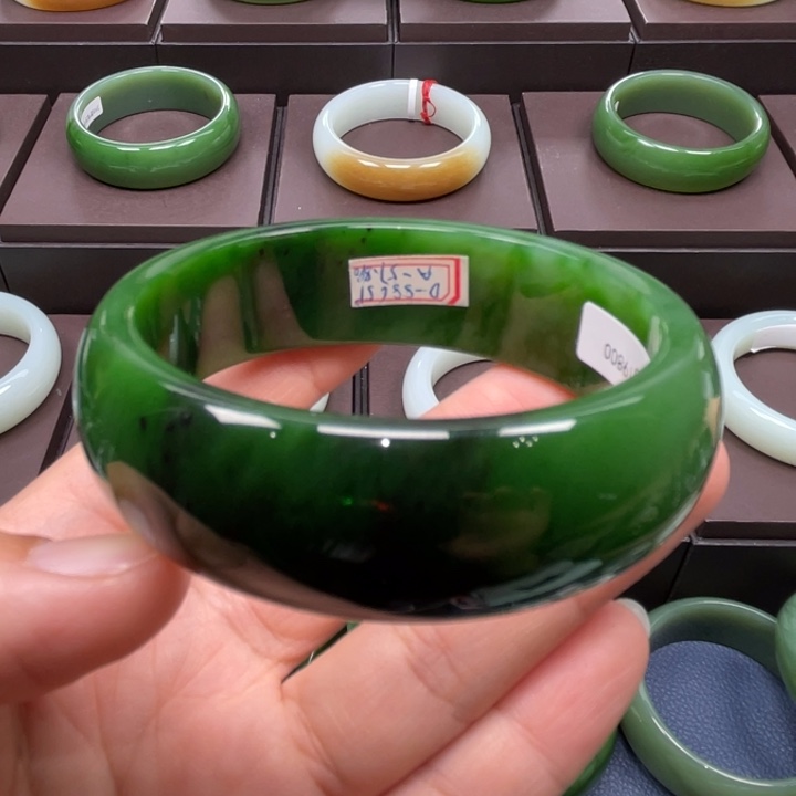 和田玉未镶嵌手镯