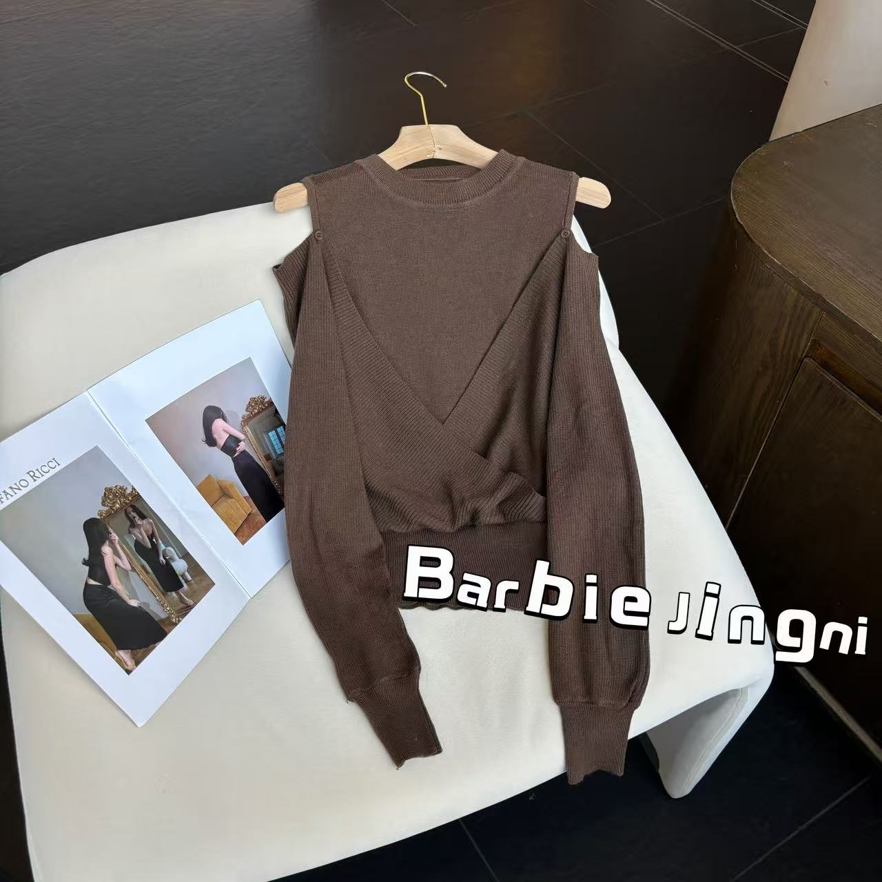  Barbie Ling 8090 秋季韩系设计感镂空露肩交叉拼接针织长袖衣