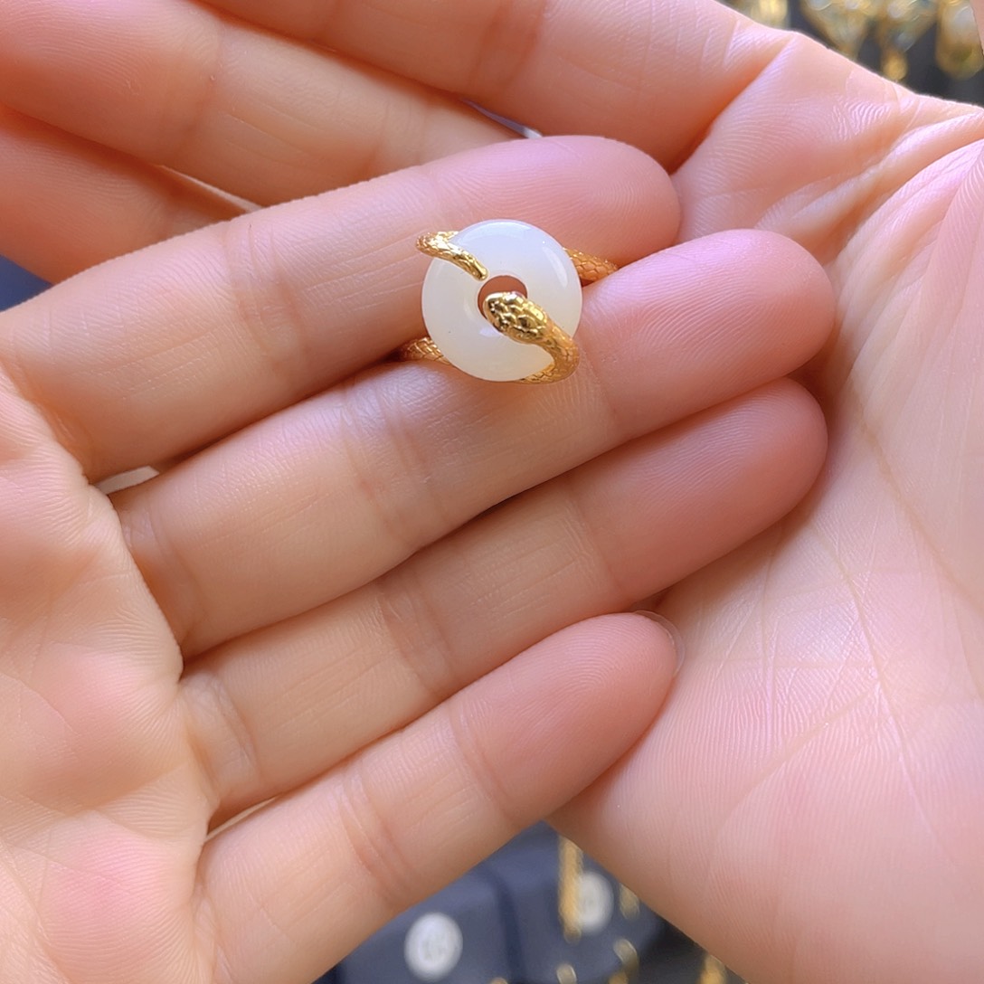 和田玉戒指银S925镀金镶嵌