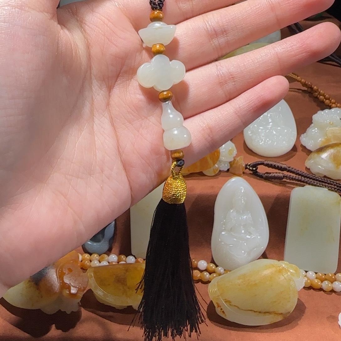 和田玉未镶嵌车挂