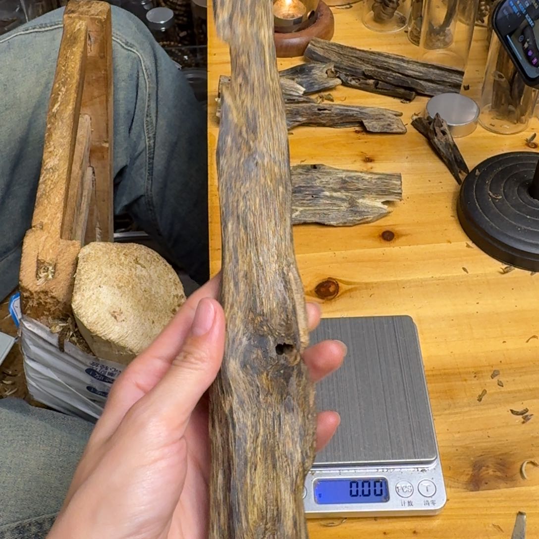 沉香手把件紫棋品种块料69克