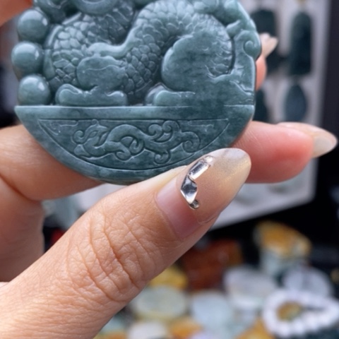 翡翠颈饰未镶嵌翡翠