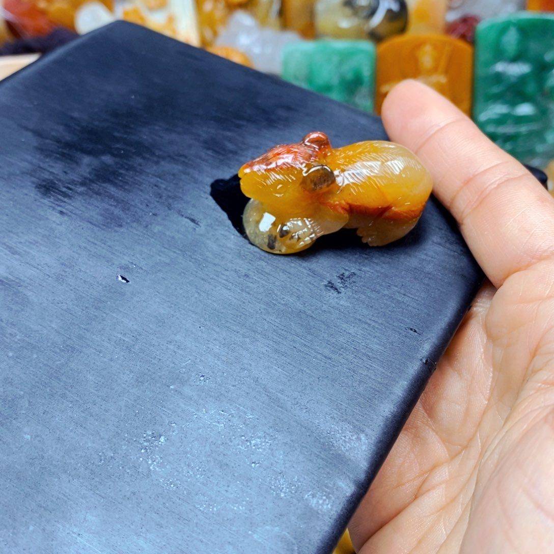 石英质玉（黄龙玉）颈饰未镶嵌