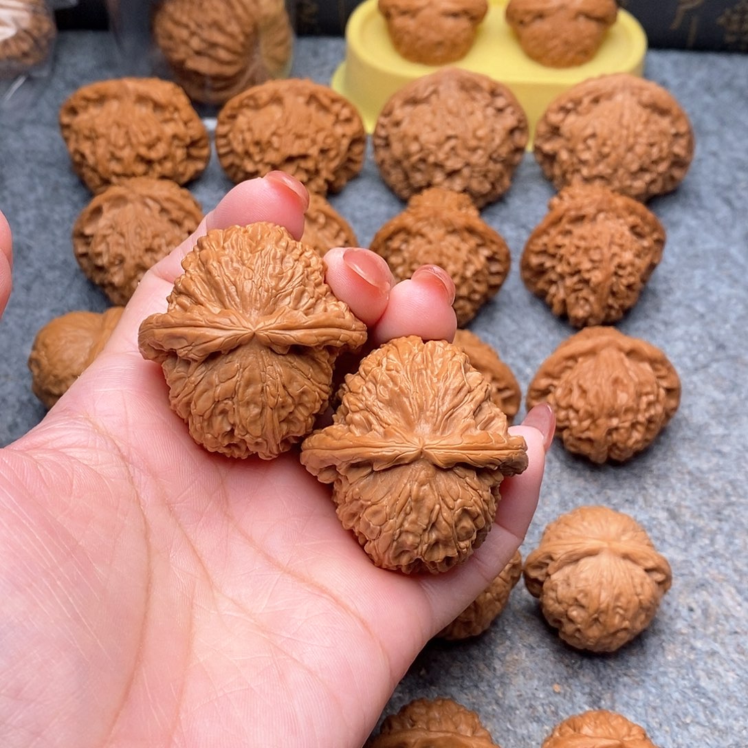 文玩核桃把件精品特价大肚白狮子42