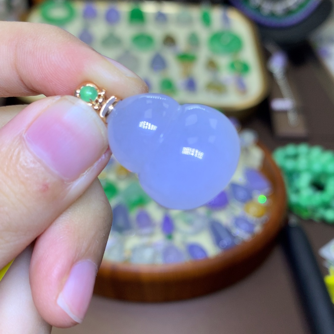 翡翠18K金镶嵌颈饰翡翠