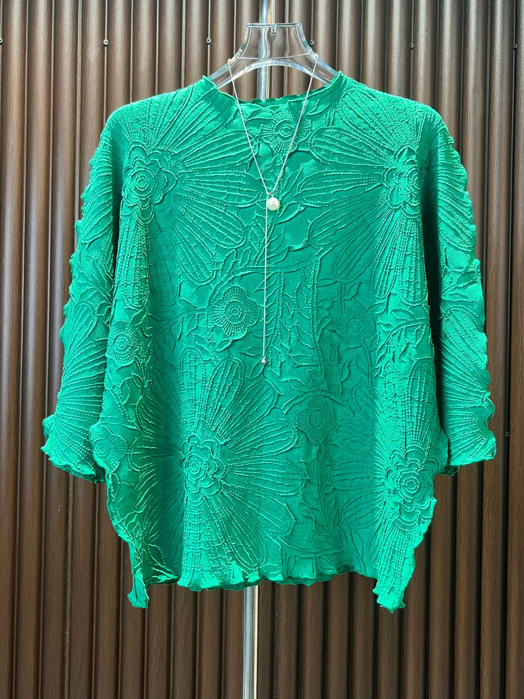 新款三宅风褶皱t恤重工压花立体宽松圆领五分袖褶皱森系上衣-短袖