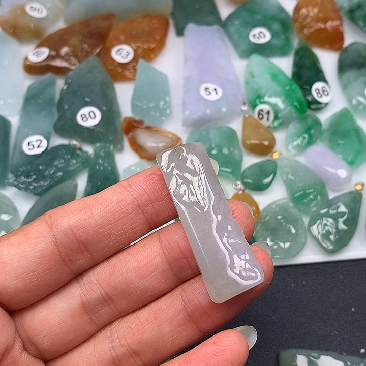 翡翠未镶嵌颈饰随型