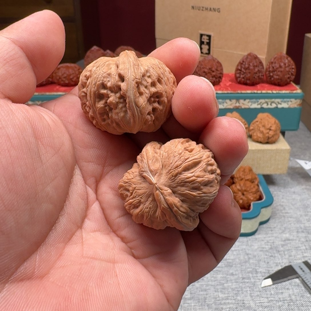 文玩核桃把件元宝100310