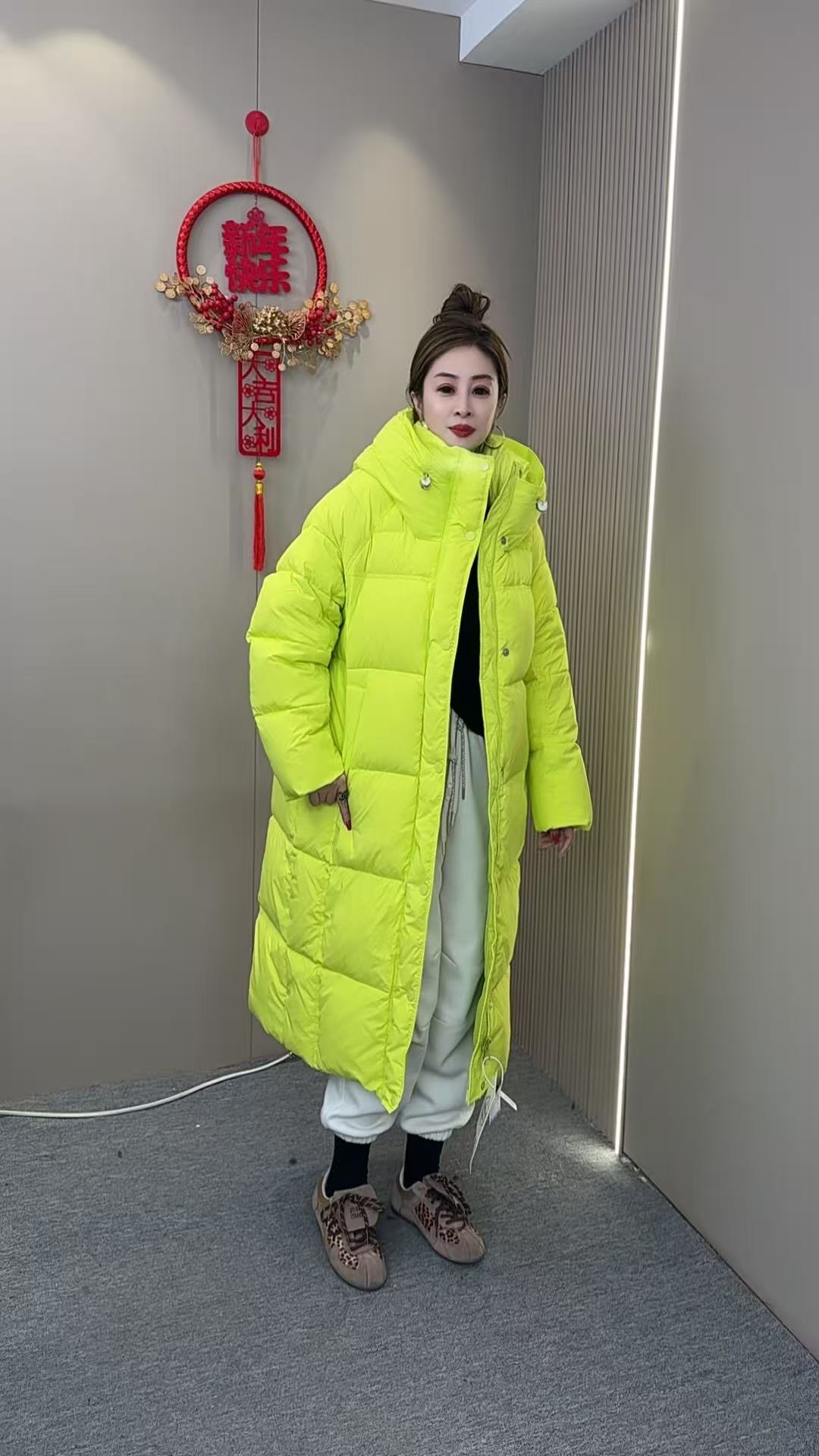 【8870】2025冬季时尚长款过膝连帽白鸭绒女款羽绒服长款