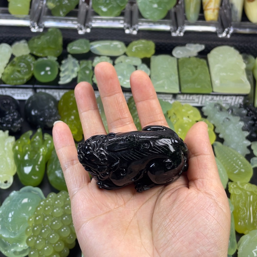 蛇纹石玉未镶嵌珠宝奇石