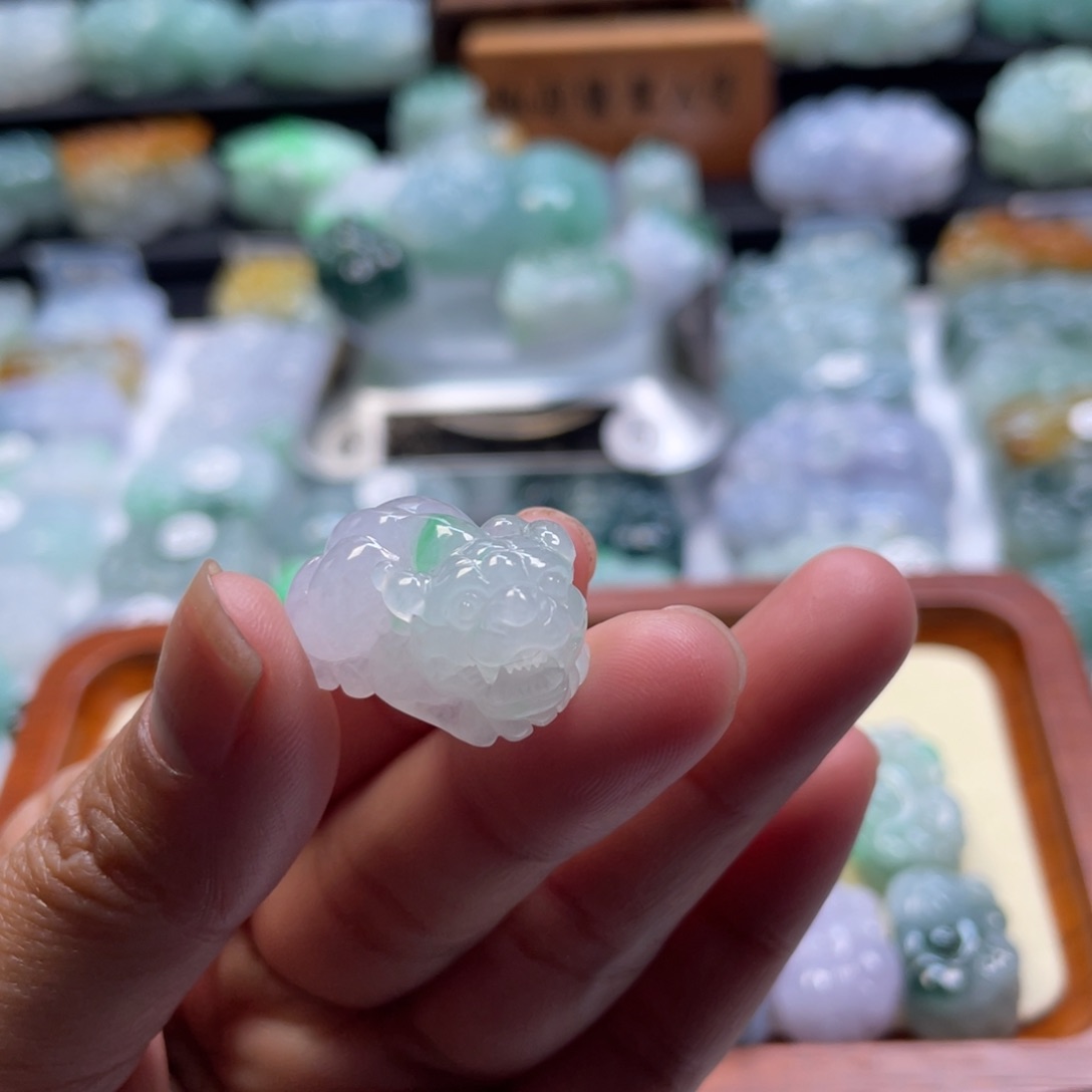 翡翠颈饰未镶嵌貔貅