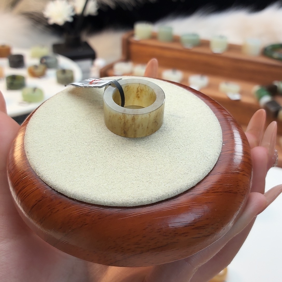 和田玉未镶嵌戒指糖色圆切17.05j156