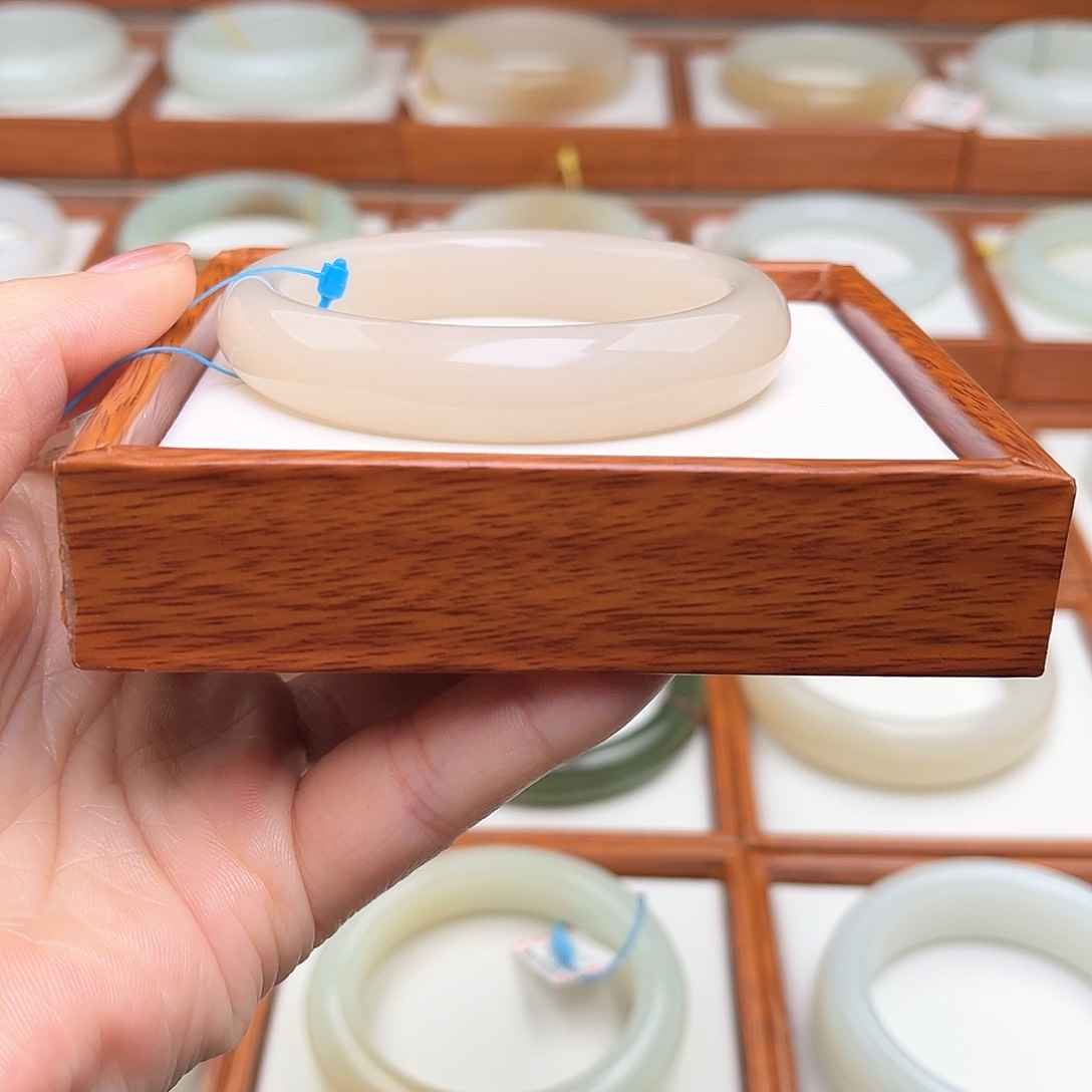 和田玉手镯未镶嵌53.6