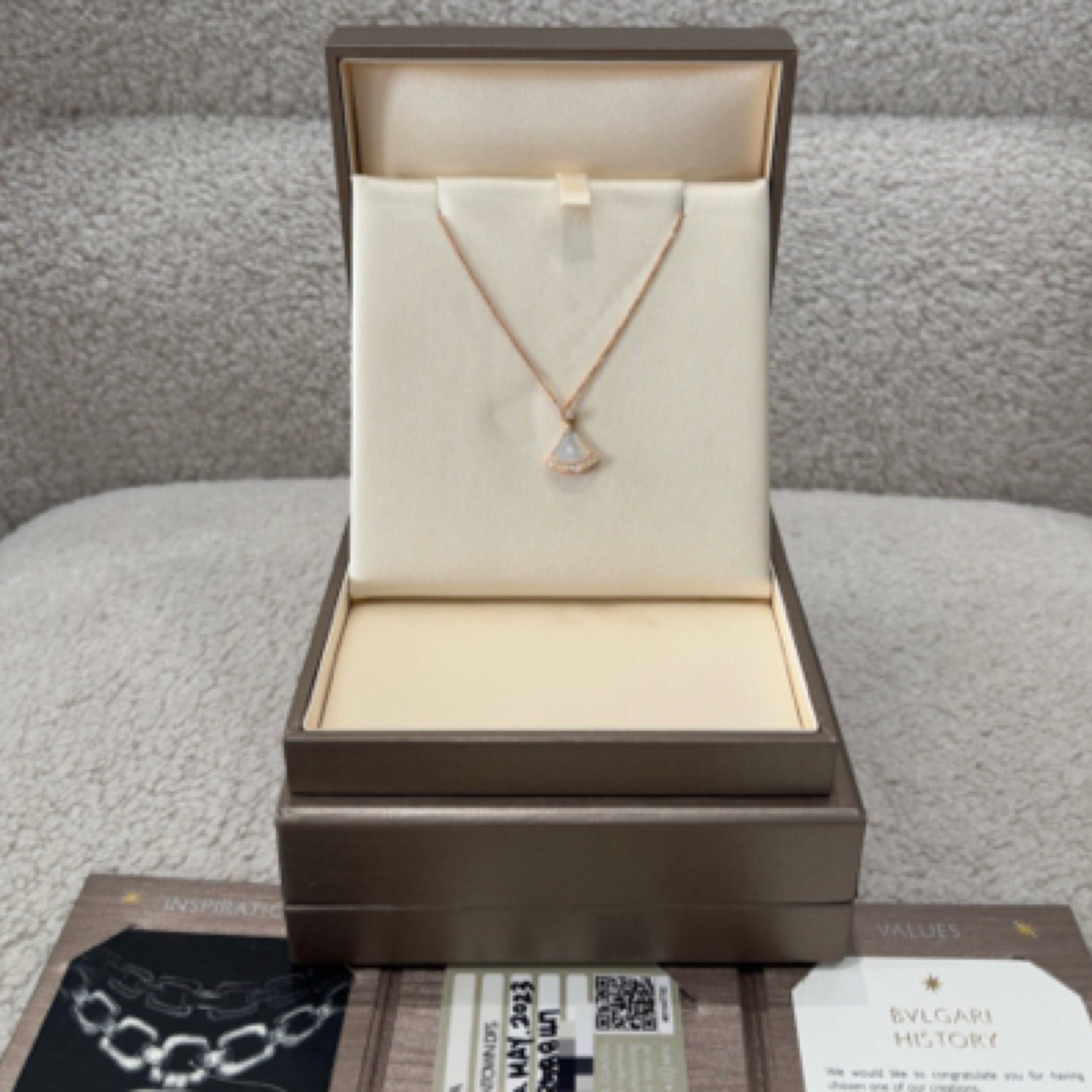 全新未使用 BVLGARI/宝格丽 白贝母边钻扇子项链，23带保卡