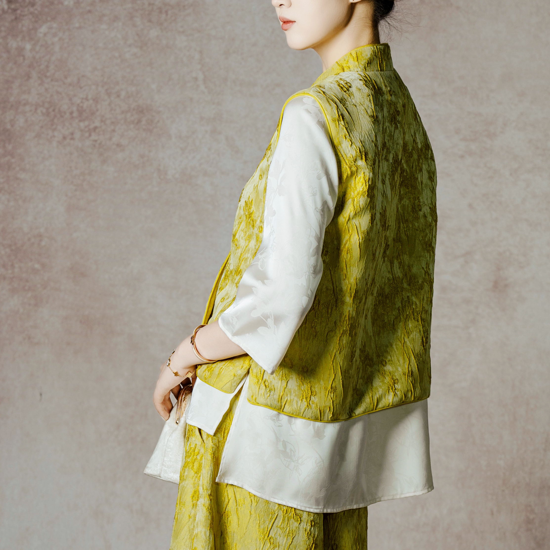 【芳菲入梦】S1908-2柠檬黄色刺绣不规则阔版马甲