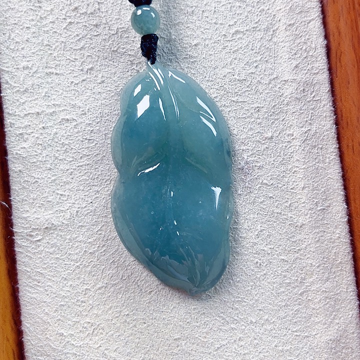 翡翠未镶嵌颈饰孤品