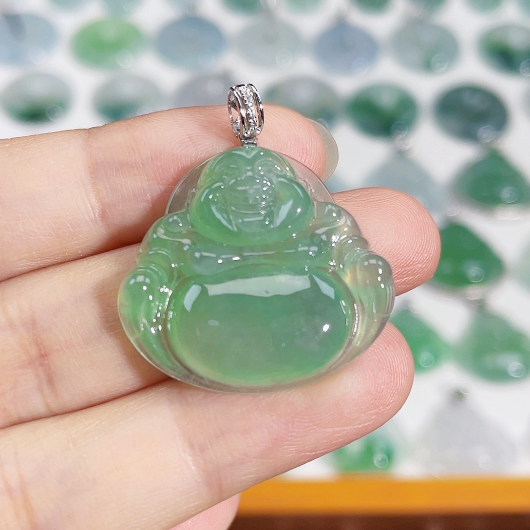 颈饰18K金镶嵌翡翠吊坠