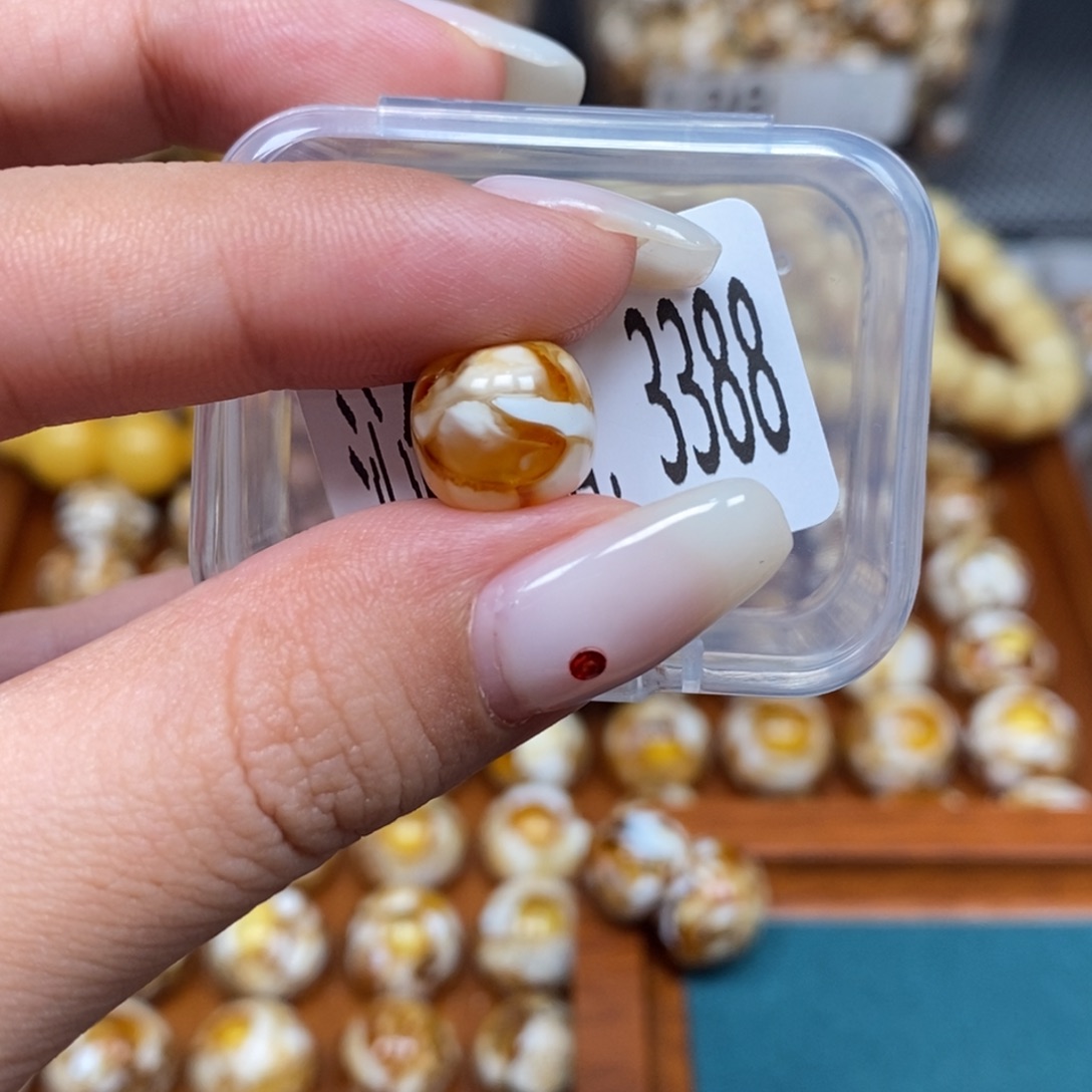 蜜蜡未镶嵌珠宝奇石3388