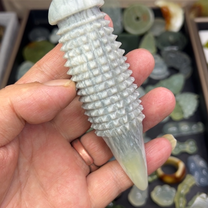 蛇纹石玉未镶嵌颈饰