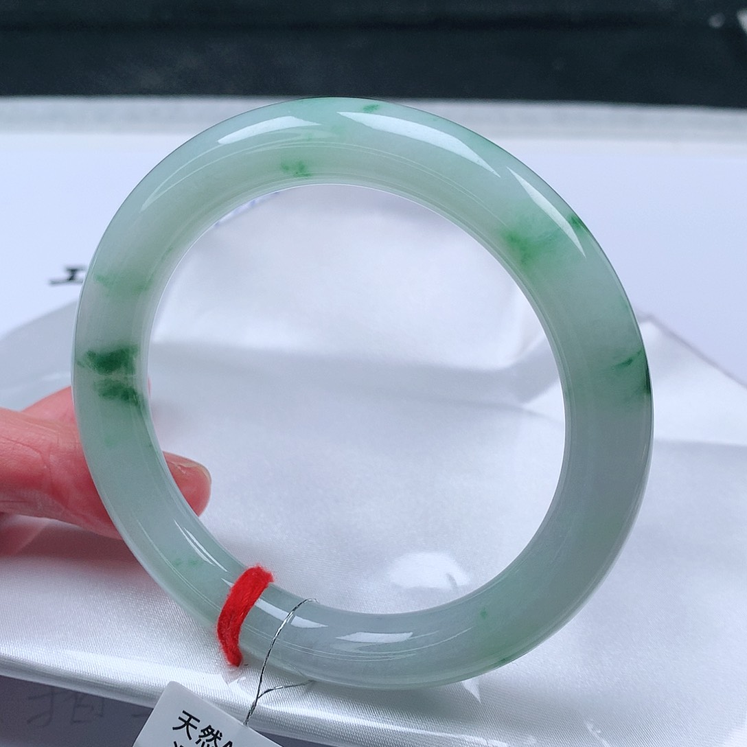 翡翠手镯未镶嵌58圈