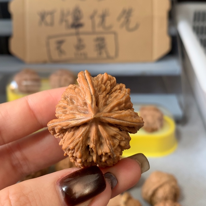 保***馆吊坠文玩核桃异形单只，有瑕疵