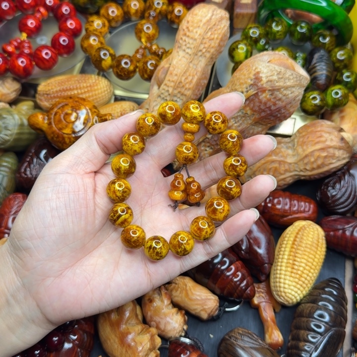 松木琥珀木文玩把件