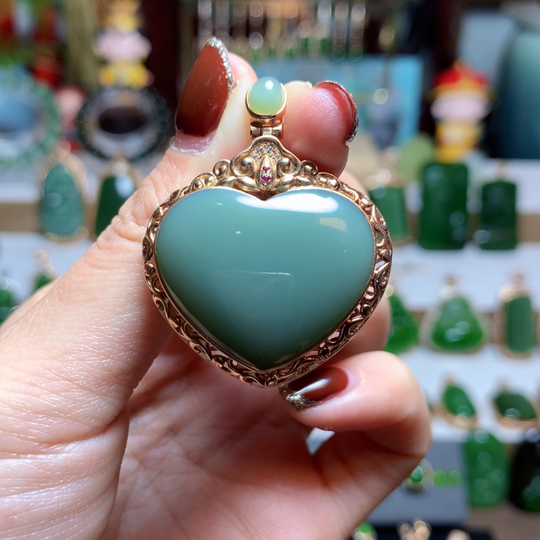 和田玉（碧玉）颈饰未镶嵌